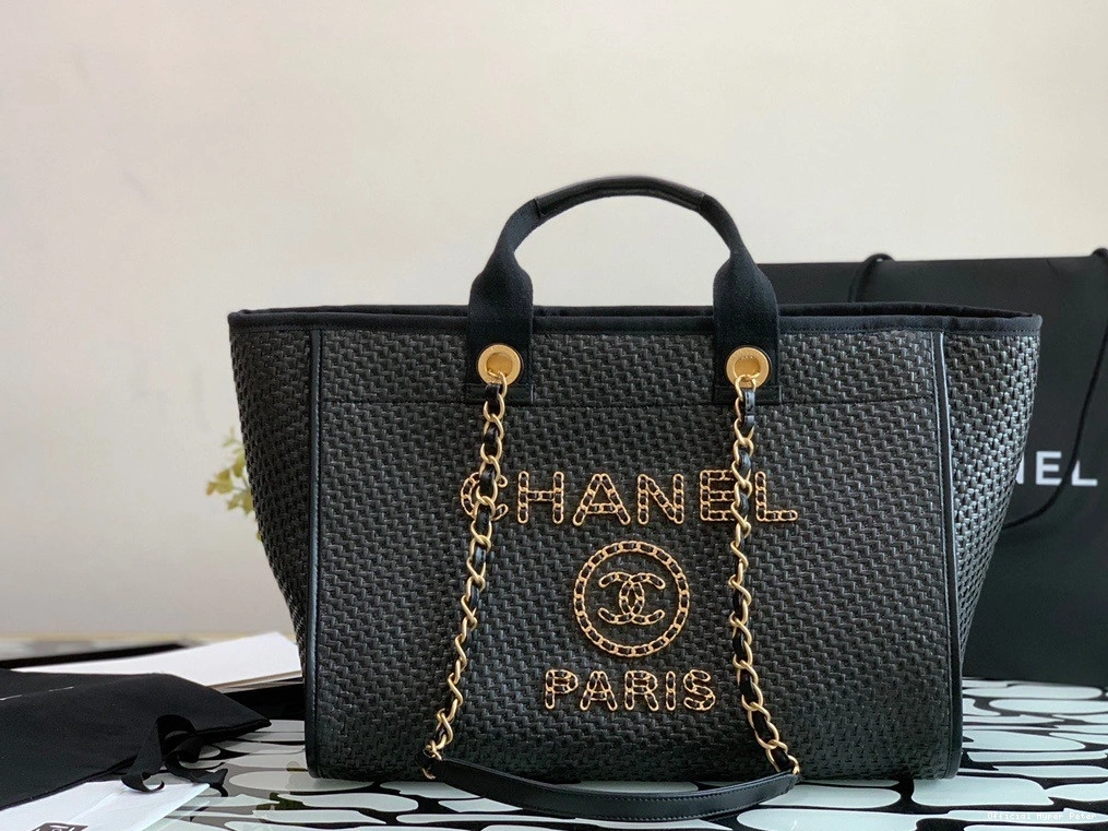 LARGE CHANEL BAG SHOPPING 0712
